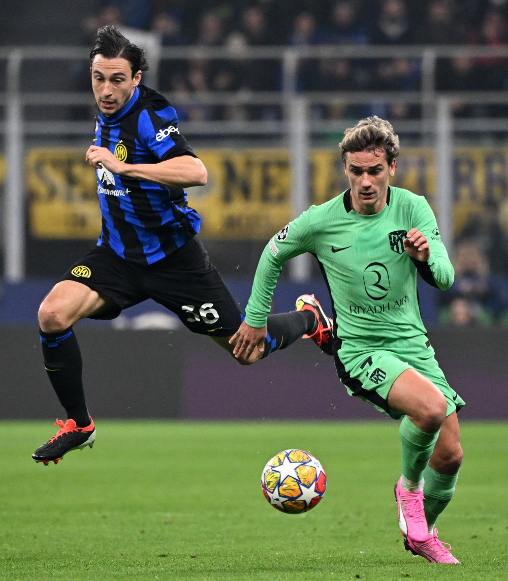 反对者抨击拉波尔塔：诺坎普还没完工，你们到底在庆祝什么？（反对派质问拉波尔塔：诺坎普尚未竣工，你们在庆祝什么？）