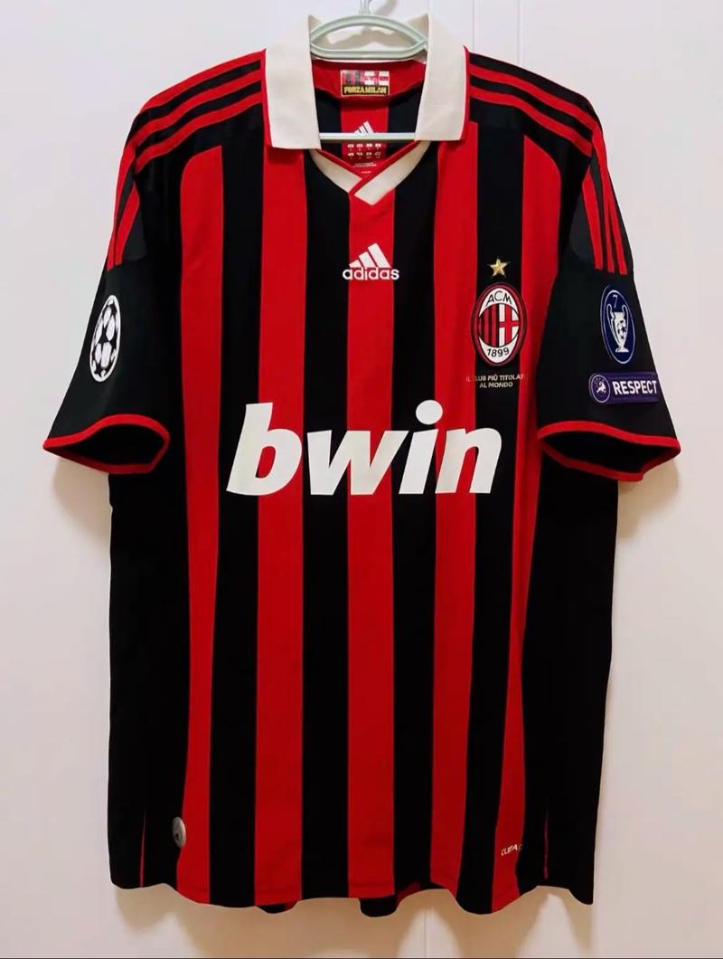 意甲保级大战：帕尔马客场击败比萨，恩佐拉红牌离场（意甲保级关键战：帕尔马客场力克比萨，恩佐拉染红被逐）