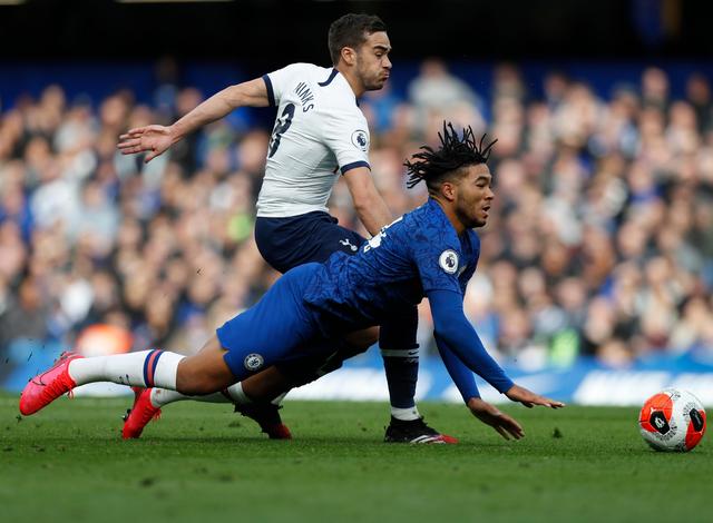 英超第15轮狼队对阵曼联凌晨开战（英超第15轮：狼队迎战曼联，今夜凌晨开球）