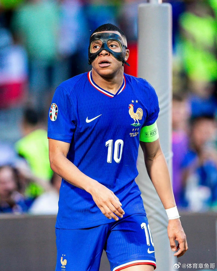 世体：特尔施特根还未参加球队合练，预计12月或1月初复出（世体：特尔施特根尚未随队合练，预计将于12月或明年1月初复出）