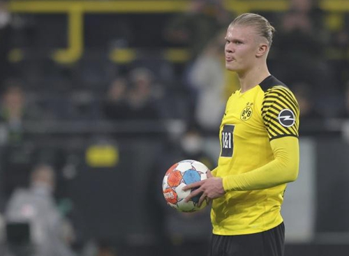 记者：莱比锡有意用霍伊伦取代谢什科，霍伊伦明确表示不想去（莱比锡考虑以霍伊伦顶替谢什科，但霍伊伦已明确拒绝加盟）