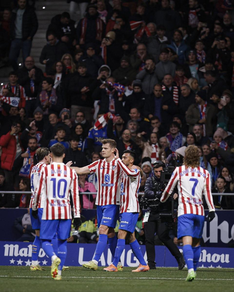 从替补到主力，他靠努力逆袭（他凭努力从替补跃升为主力）