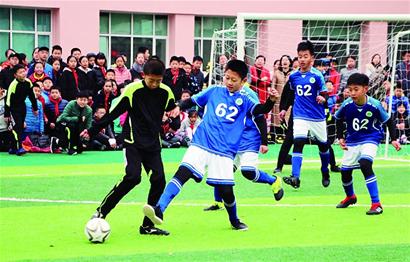 艾顿是湖人队史首位100%命中率0失误且砍两双的首发球员（艾顿成湖人队史首位先发，100%命中零失误豪取两双）