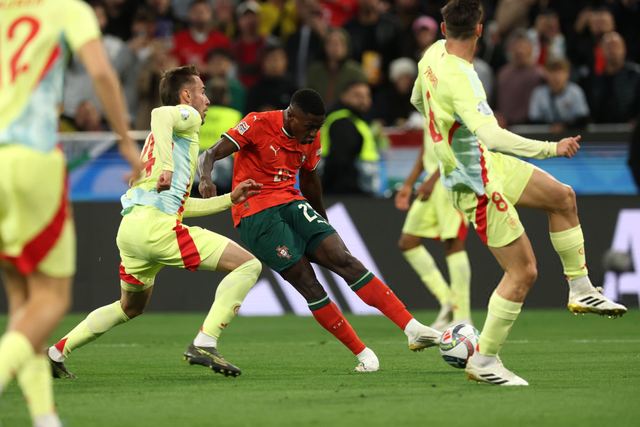 曼城德布劳内助攻斯特林得分（德布劳内妙传 斯特林为曼城建功）