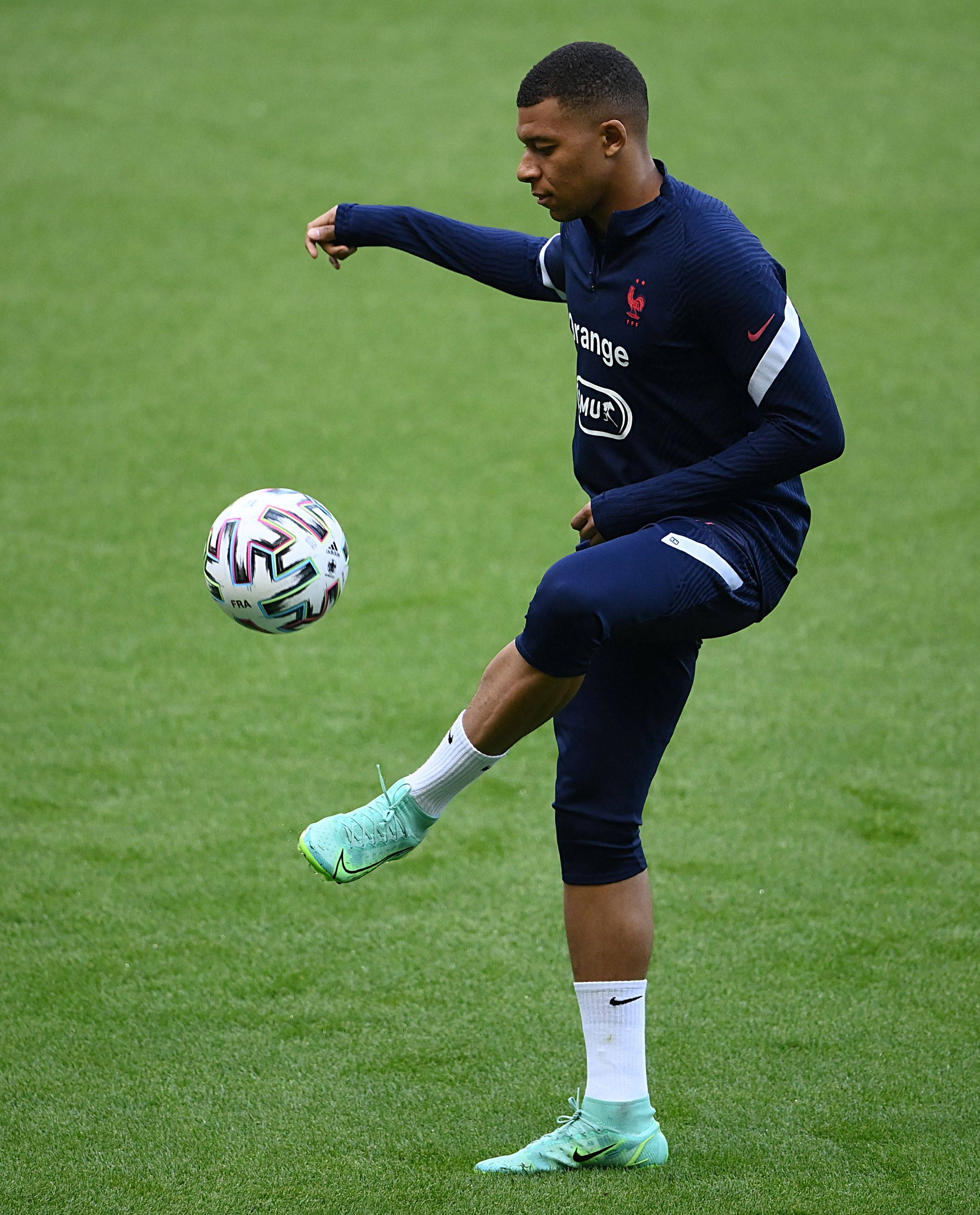 半场：马竞1-0圣吉罗斯，阿尔瓦雷斯破门，格列兹曼进球被吹（半场战报：马竞1-0领先圣吉罗斯，阿尔瓦雷斯建功，格列兹曼进球被判无效）