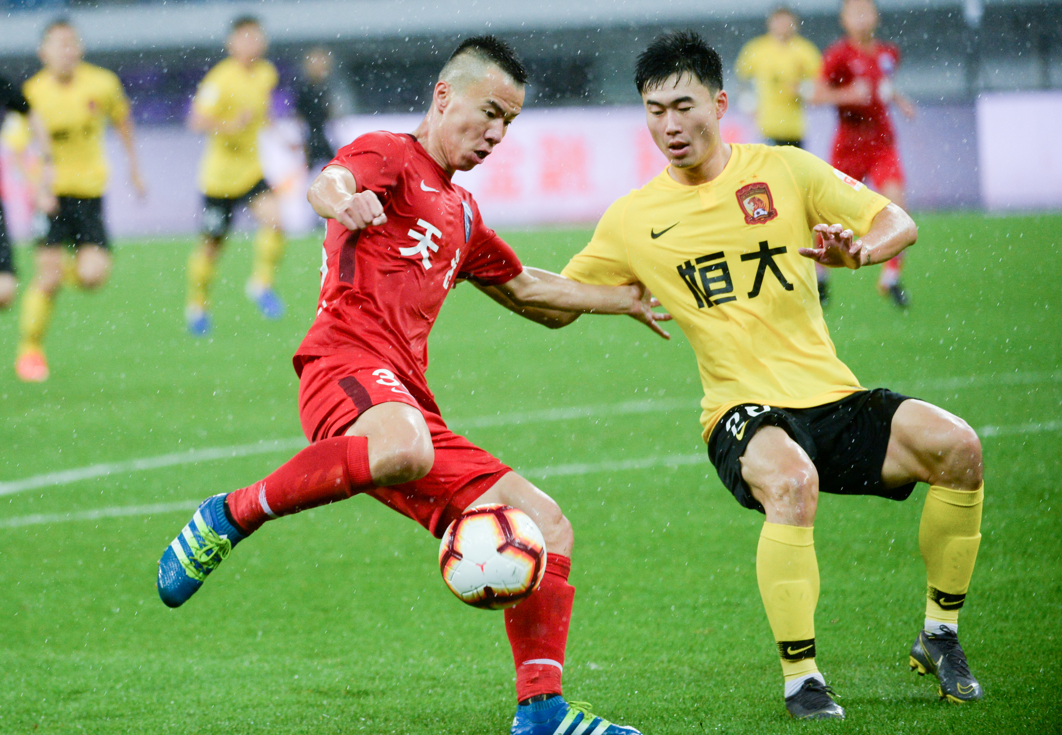 泽林斯基：制胜球有运气加持；为避免停赛未过多参与身体对抗（泽林斯基：制胜球含好运成分；为免停赛刻意减少身体对抗）