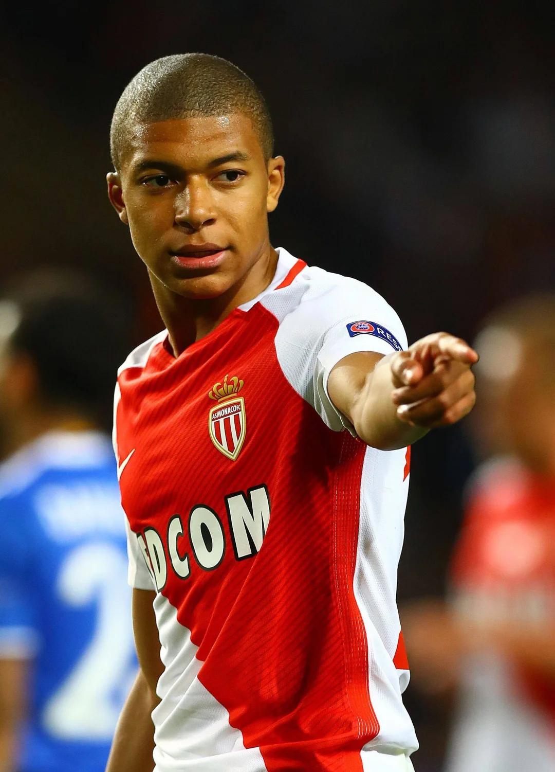 足球转会市场最新签约及趋势分析（足坛转会风向：最新签约动态与市场趋势）