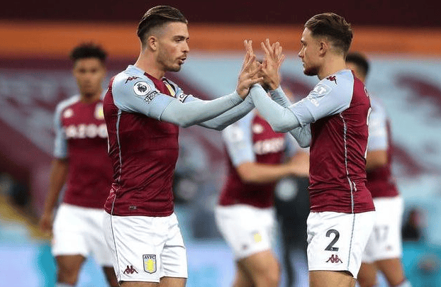 欧联比赛中一球员嘲讽对手鼻子形状，多名队友上前打抱不平（欧联赛场球员讥讽对手鼻型，多名队友上前声援）