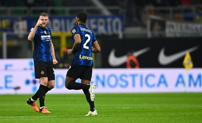 TA跟队：谢什科的谈判周三开始有进展，曼联还处于试探性阶段（TA记者：谢什科谈判自周三起有起色，曼联仍处于试探阶段）