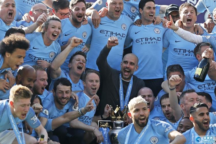 2025中超大结局：海港夺冠，亚泰、梅州降级，法比奥金靴（中超2025收官：海港封王，亚泰与梅州降级，法比奥荣膺金靴）