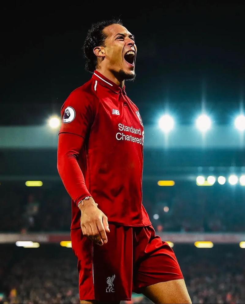 韦世豪社媒祝大家假期愉快，刘殿座留言调侃：樱木假期愉快（韦世豪社媒送上假期祝福，刘殿座打趣留言：樱木假期快乐）