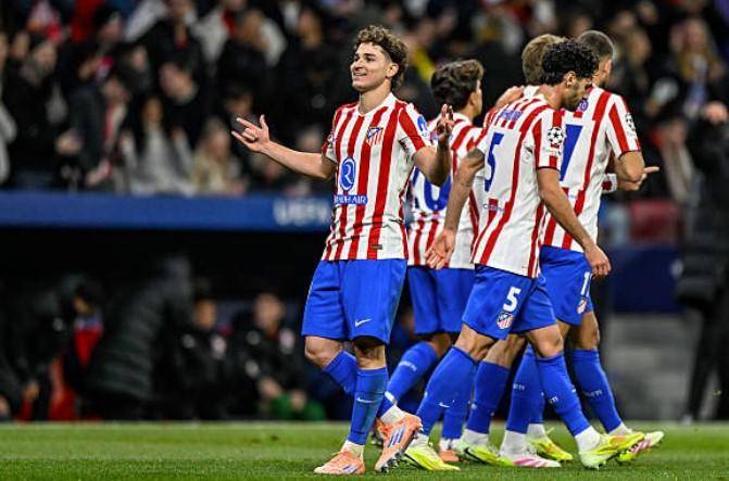 湖人詹姆斯关键三分锁定胜利（詹姆斯命中关键三分助湖人取胜）