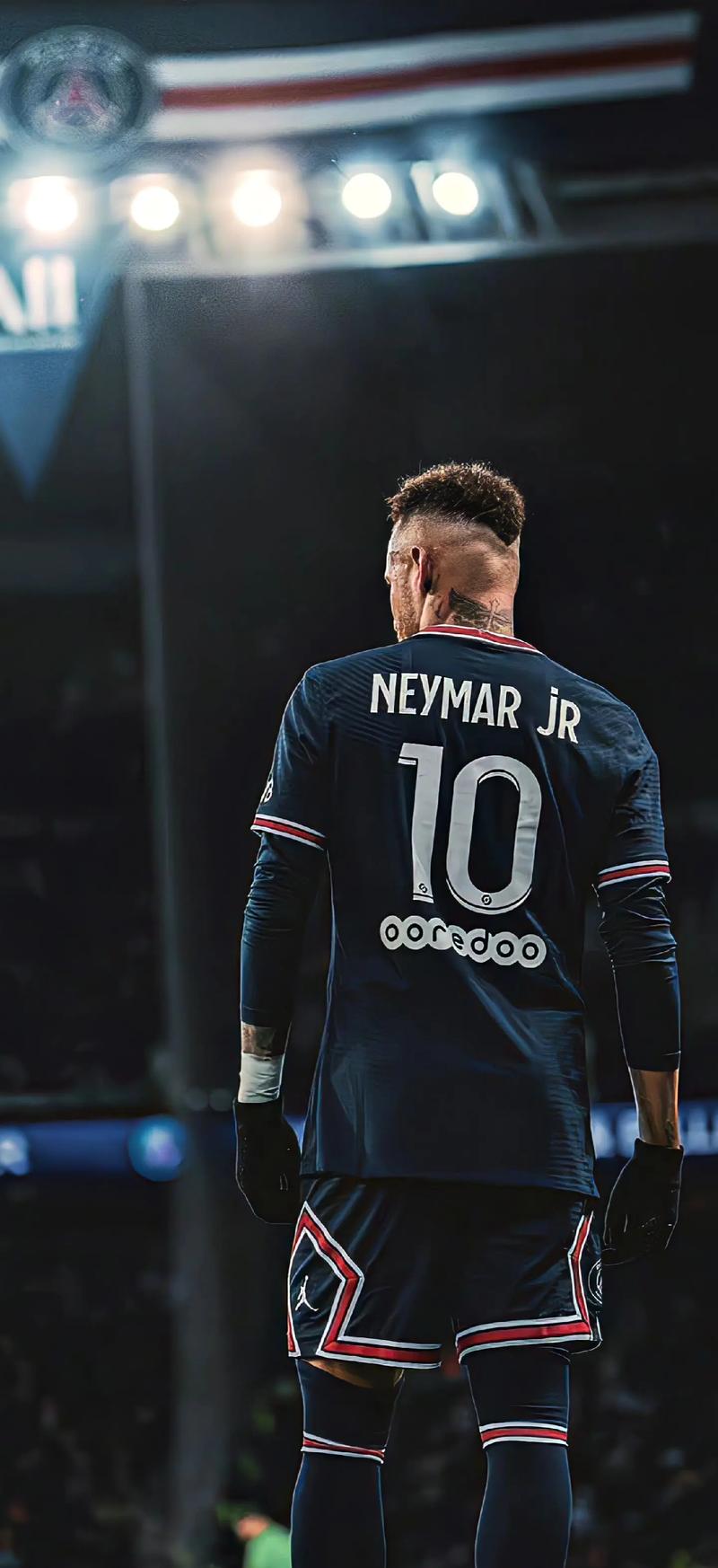 足球中超重金投入青训，多所足球学校开建（中超重金加码青训，多所足球学校相继开建）