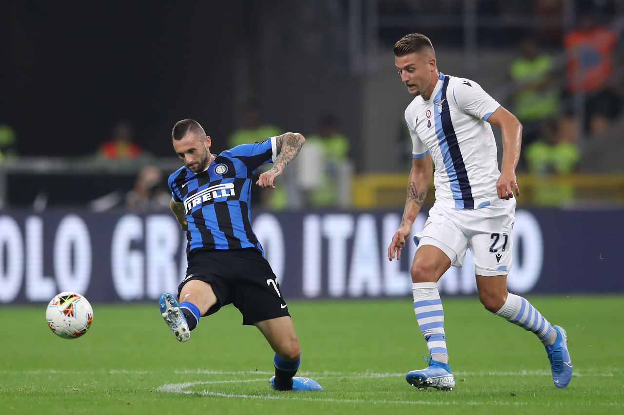 官方：受大雾影响，巴萨前往客场的航班将延迟一个小时起飞（官方通报：大雾导致巴萨客场航班起飞延迟1小时）