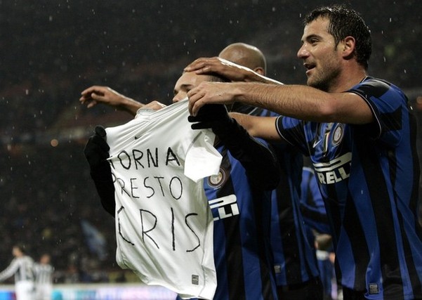 范戴克回应萨拉赫道歉问题，称属内部事宜需俱乐部处理（范戴克就萨拉赫道歉一事表态：属队内事务，交由俱乐部处理）