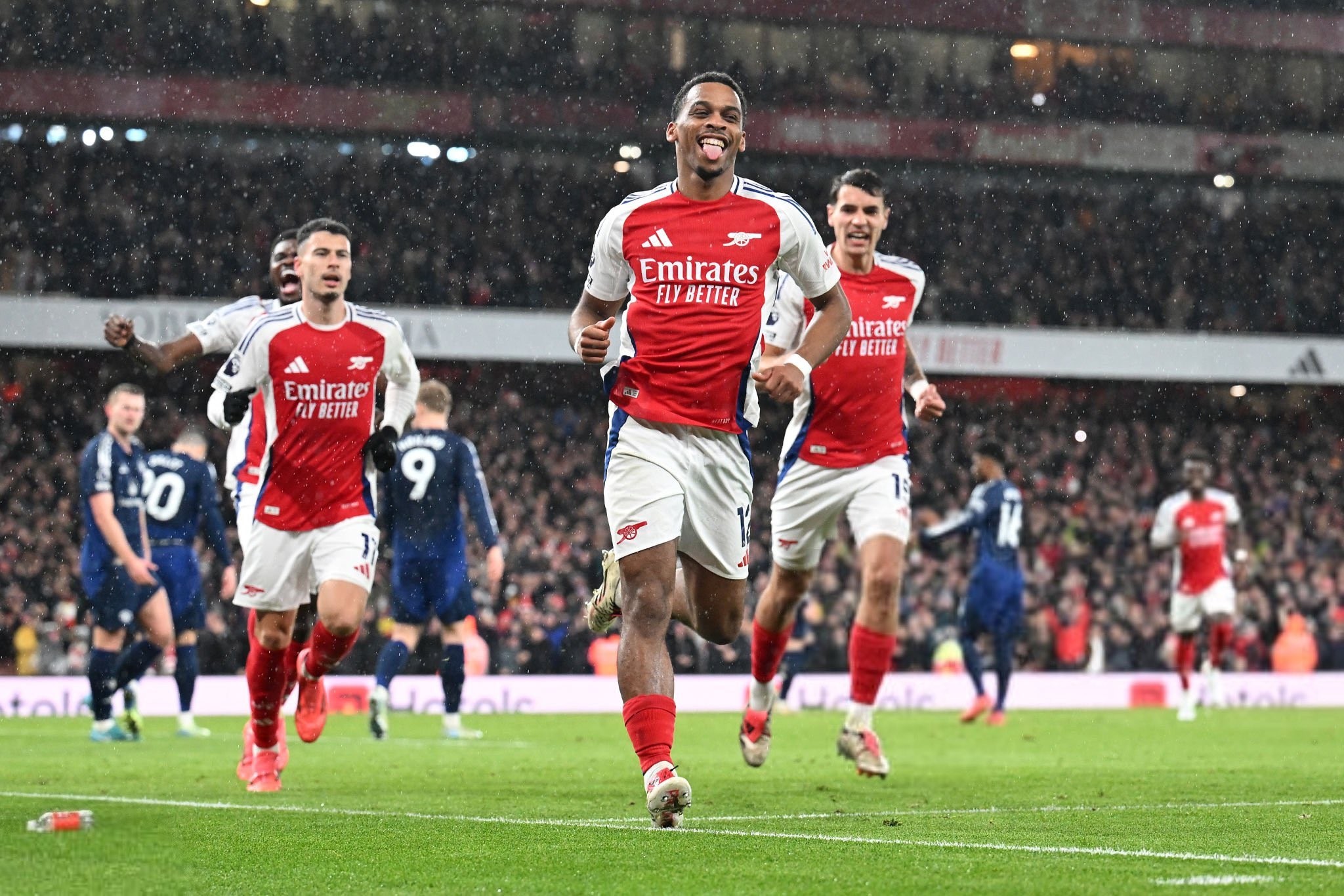 万项：首场比赛给自己打8.5分；开门红的意义相当重大（万项：揭幕战自评8.5分，首胜意义重大）