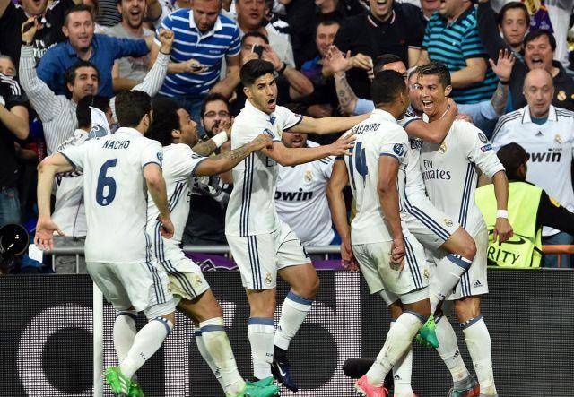 海港夺冠真相曝光！穆斯卡特硬刚挖角+3大对手集体送人头（海港称王内幕揭晓！穆斯卡特强硬回击挖角，三大对手集体失误送礼）