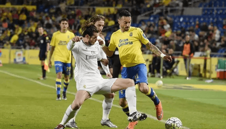 利物浦球员国家队战报：罗伯逊90场里程碑率队进军世界杯（利物浦国脚战报：罗伯逊第90次出场达成里程碑，率苏格兰直通世界杯）