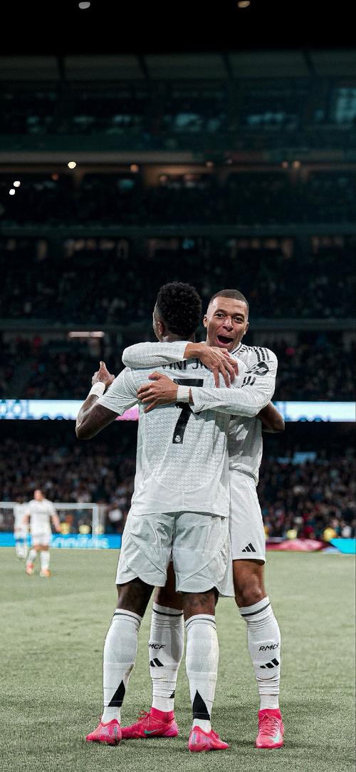 意甲主席：米兰科莫海外赛在推进中；减少俱乐部数量很难实现（意甲主席：米兰与科莫海外热身赛推进中，缩减俱乐部数量难度很大）